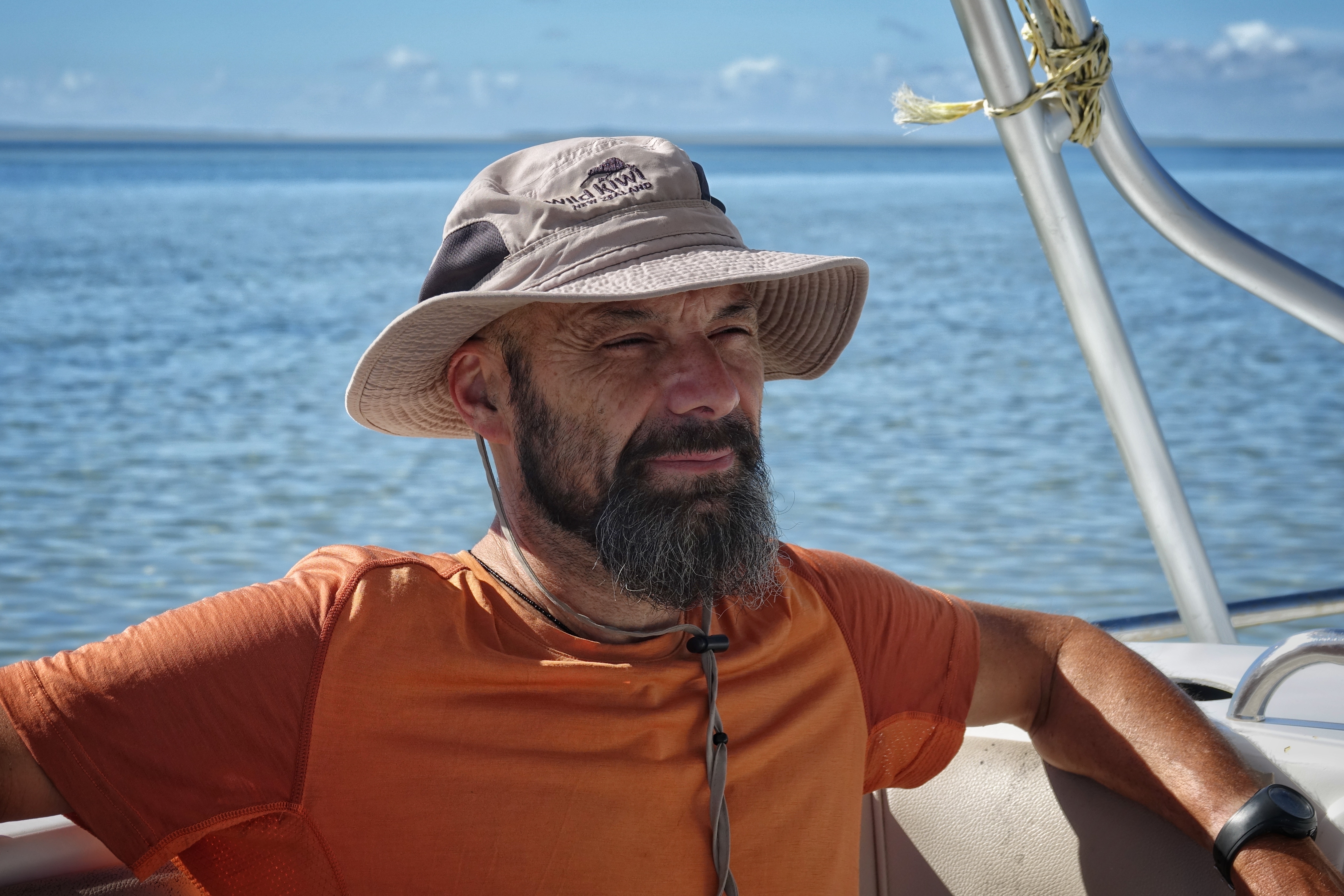 Manu sur un bateau au Mozambique